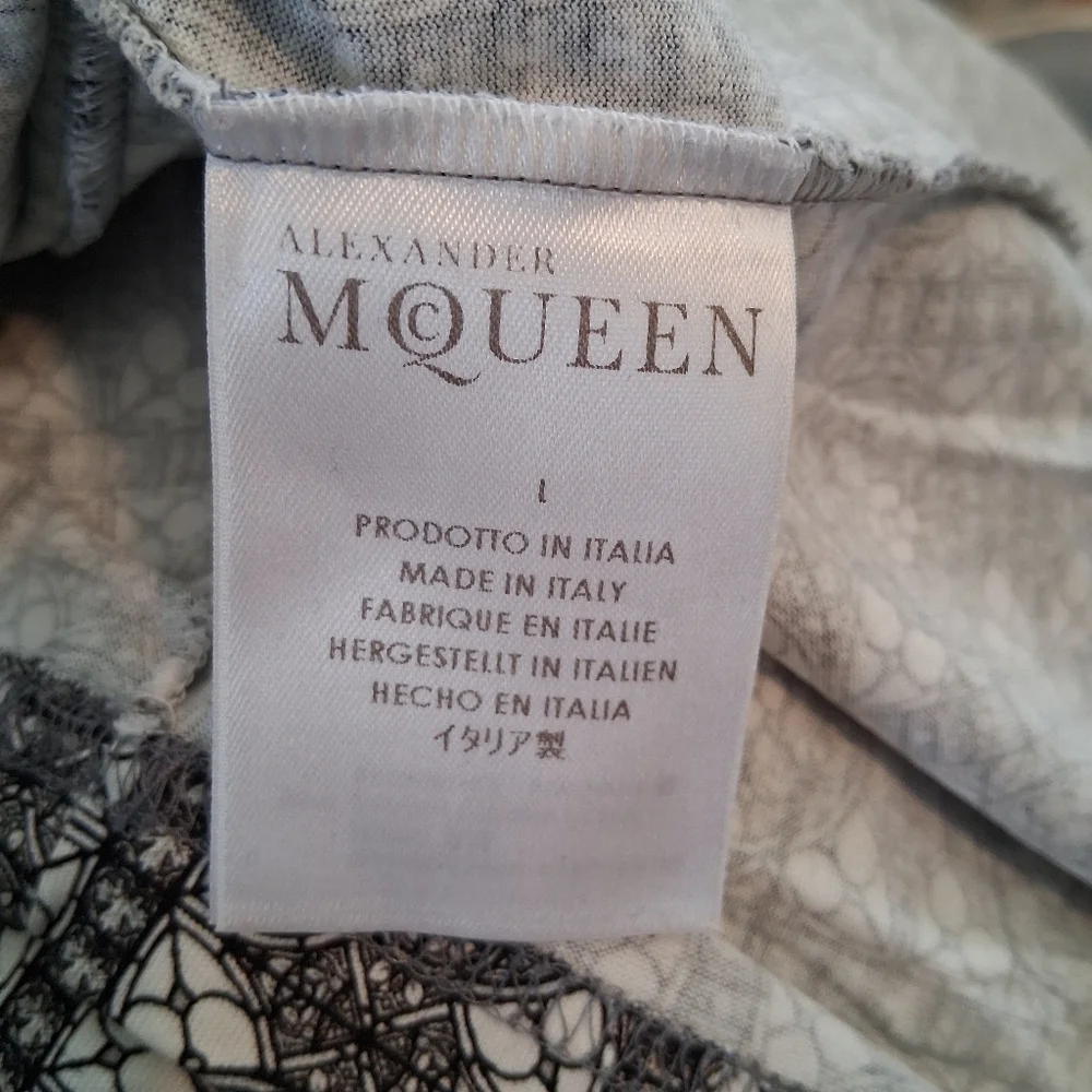 Alexander Mcqueen Skull Men's Black and Gray Graphic T-Shirt Size Large